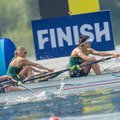 Sužeistos, išsunktos, bet patenkintos: irkluotojos juokais jau kabinasi sau medalį Los Andžele