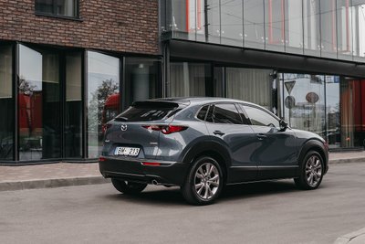 "Mazda CX-30"