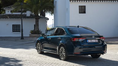 „Toyota“ vadovas nepasikuklino: viešai pareiškė, ką mano apie elektromobilių ateitį