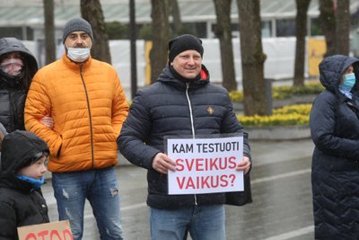 Kaune vyko protesto akcija prieš profilaktinį mokinių testavimą