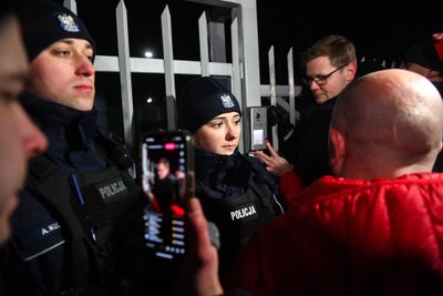 Lenkijoje protestuotojai susirinko palaikyti sulaikytų politikų