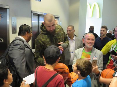 Jonas Valančiūnas, lietuviai sirgaliai