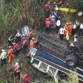 Gvatemaloje į tarpeklį nukrito autobusas, mažiausiai 31 žmogus žuvo
