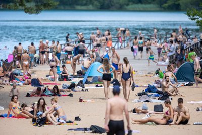 Penktadienio popietę Vilniečiai leido prie Žaliųjų ežerų