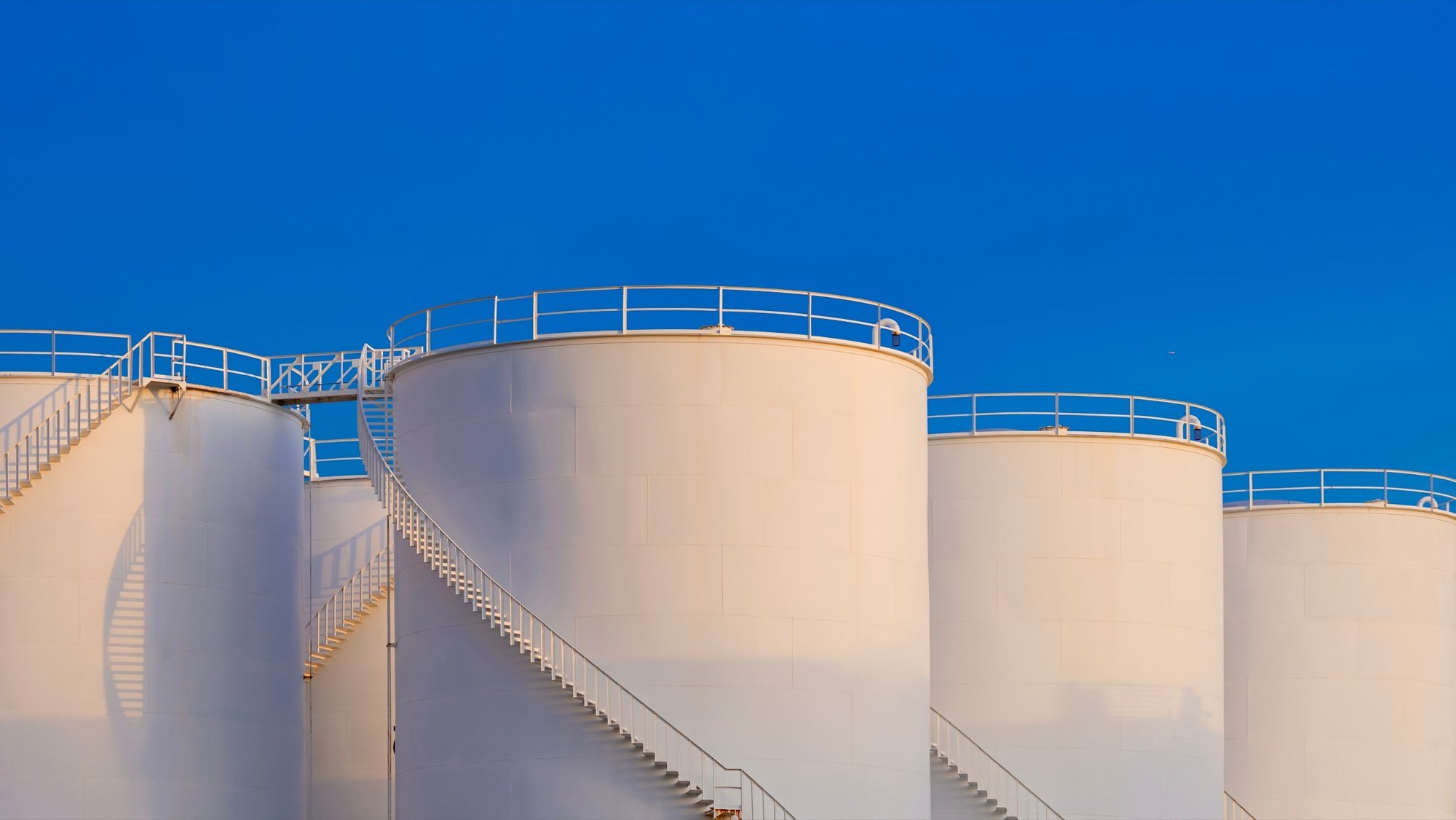 Oil prices fall below pre-Middle East war level amid peace talk optimism