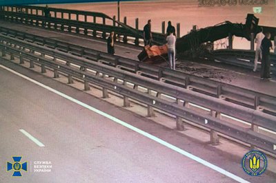 Ukraina skelbia atakavusi Krymo tiltą