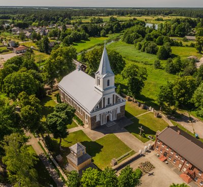 Darbėnų bažnyčia