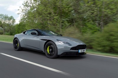 Šiuolaikinis Aston Martin DB11