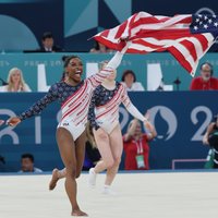 Fantastiškos Simone Biles vedama JAV rinktinė iškovojo olimpinių žaidynių auksą