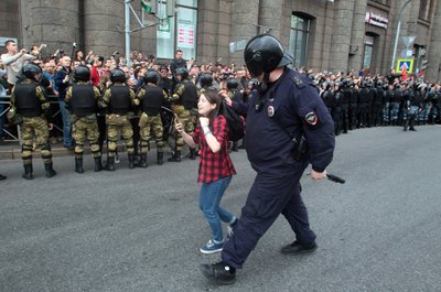 Rusijos policija vaiko protestuotojus