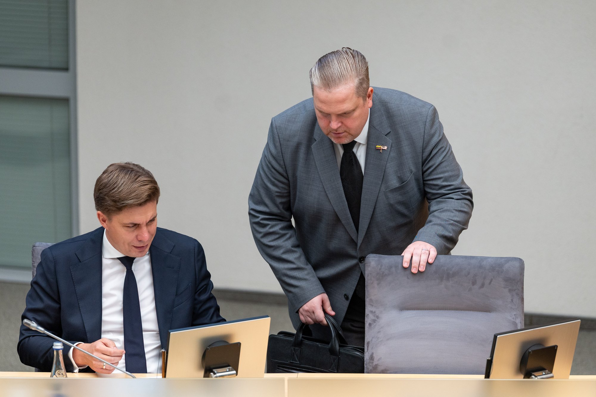 Lithuanian PM Defends Finance Minister, Advises Constructive Response to Criticism