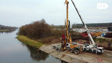 „Rail Baltica“ Neries tilto darbai įgauna pagreitį: testavimo metu panaudota didžiausia apkrova Lietuvos geležinkelių istorijoje