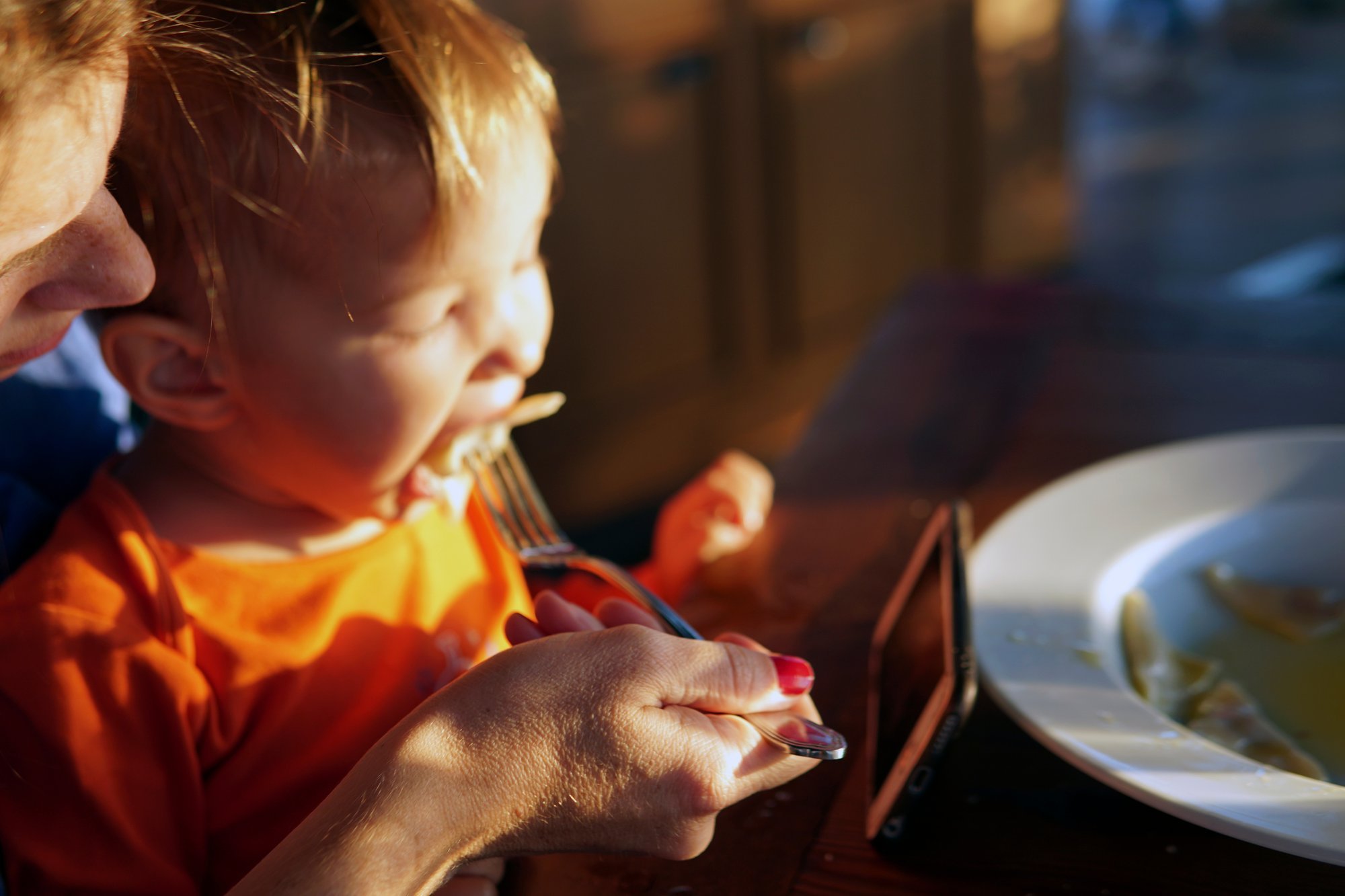 Children and screens: Common parental mistakes and how to reach agreements