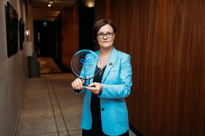 „Hilton Garden Inn Vilnius City Centre“ personalo vadovei Astai Bražiūnaitei įteiktas „CEO Light & Warmth Award“ apdovanojimas