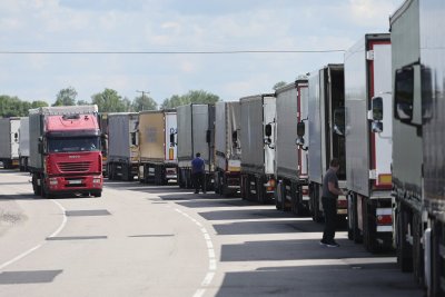 Rusijos-Lietuvos pasienyje, Kaliningardo zonoje, prie muitinės posto įstrigusių vilkikų eilė