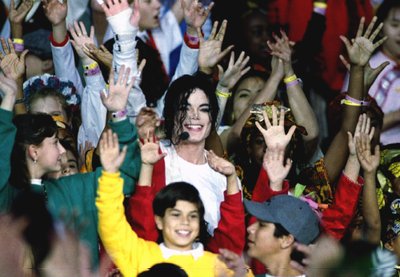 Michaelas Jacksonas apsuptas jaunųjų gerbėjų, 1993 m.