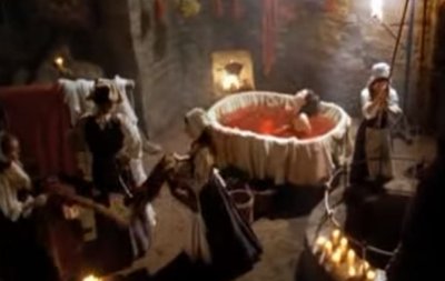 Kadras iš filmo, apie Elizabeth Bathory