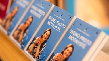 „Sveiko proto motinystė“ – Austėjos Landsbergienės knyga padės nepamesti proto auginant vaikus