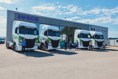 Iveco patieks Hegelmann Group dar 160 dujomis varomų mažos taršos vilkikų