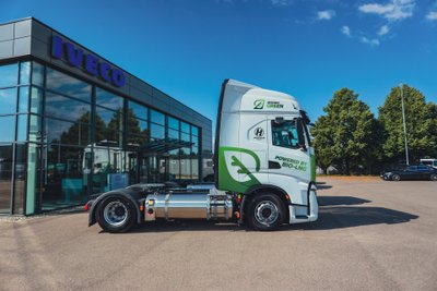 Iveco patieks Hegelmann Group dar 160 dujomis varomų mažos taršos vilkikų