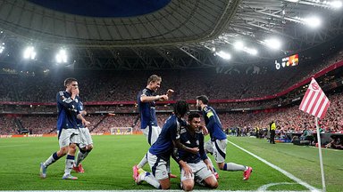 Varžovus triuškinę Anglijos grandai dėjo tvirtus žingsnius Europos bei Konferencijų lygų finalų link