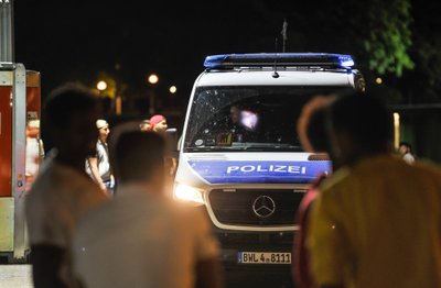 Štutgarte agresyvi minia susirėmė su policijos pareigūnais