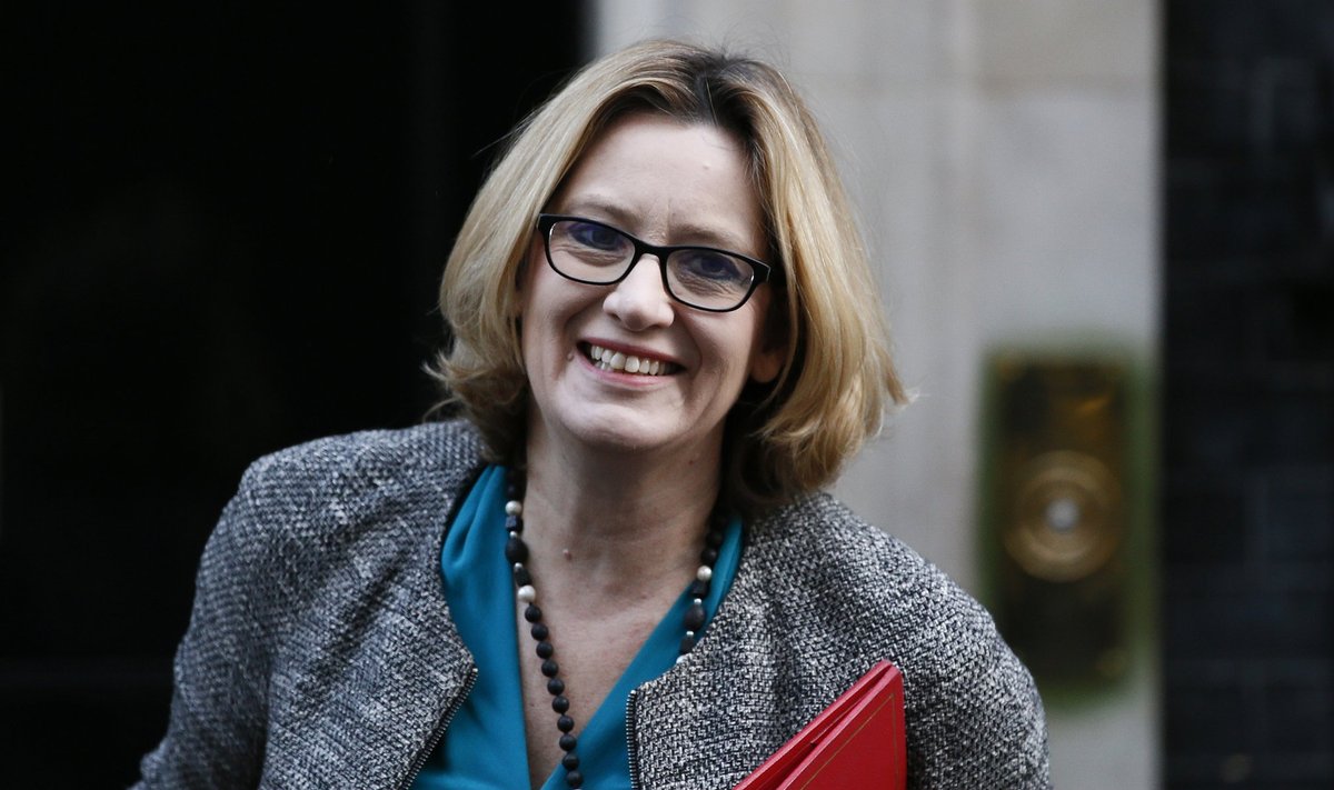 Amber Rudolphi Atsistatydina Britanijos vidaus reikalų sekretorė Amber Rudd - Delfi