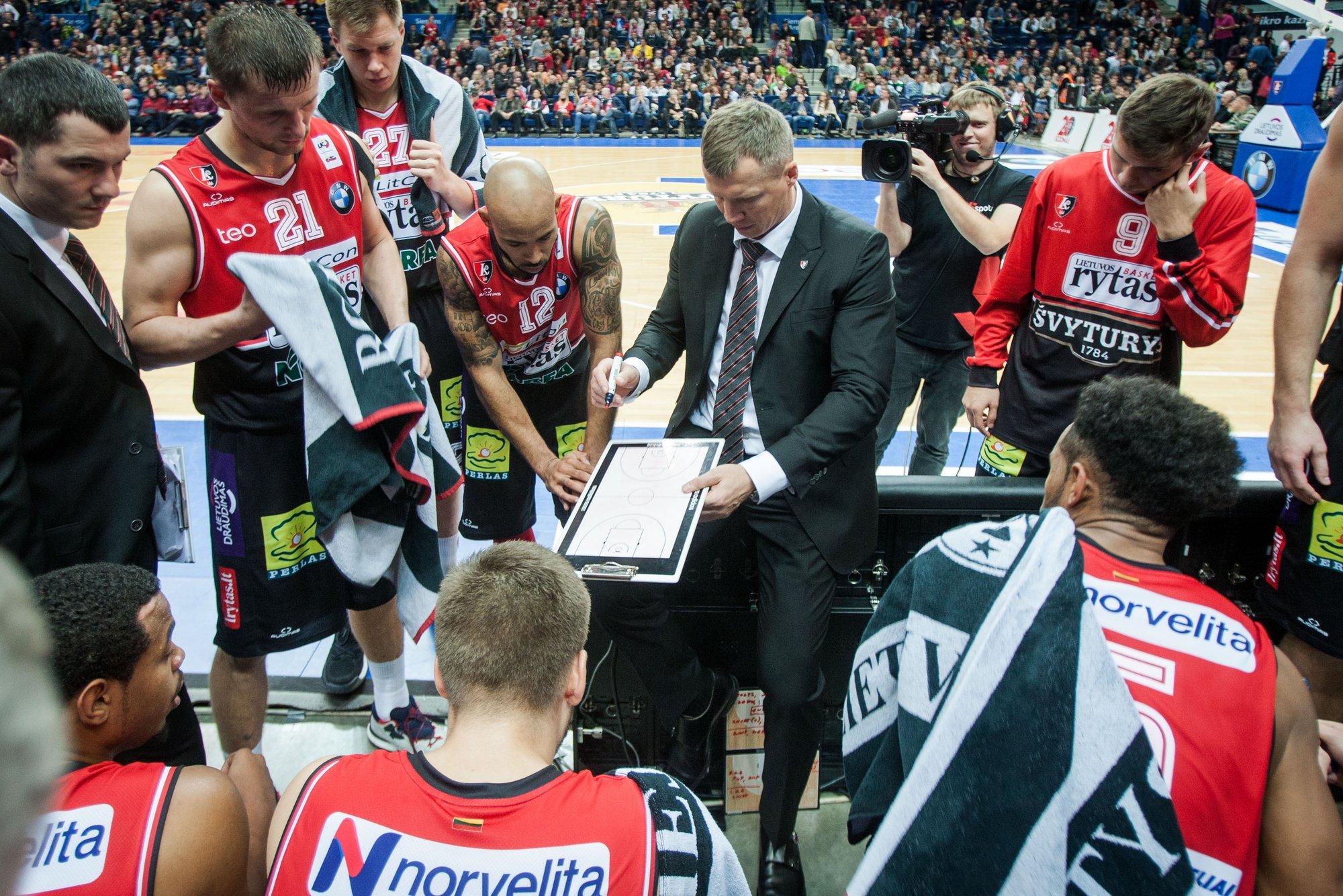 „Lietuvos rytas“ nutraukia prekybą sezono abonementais – viskas ...