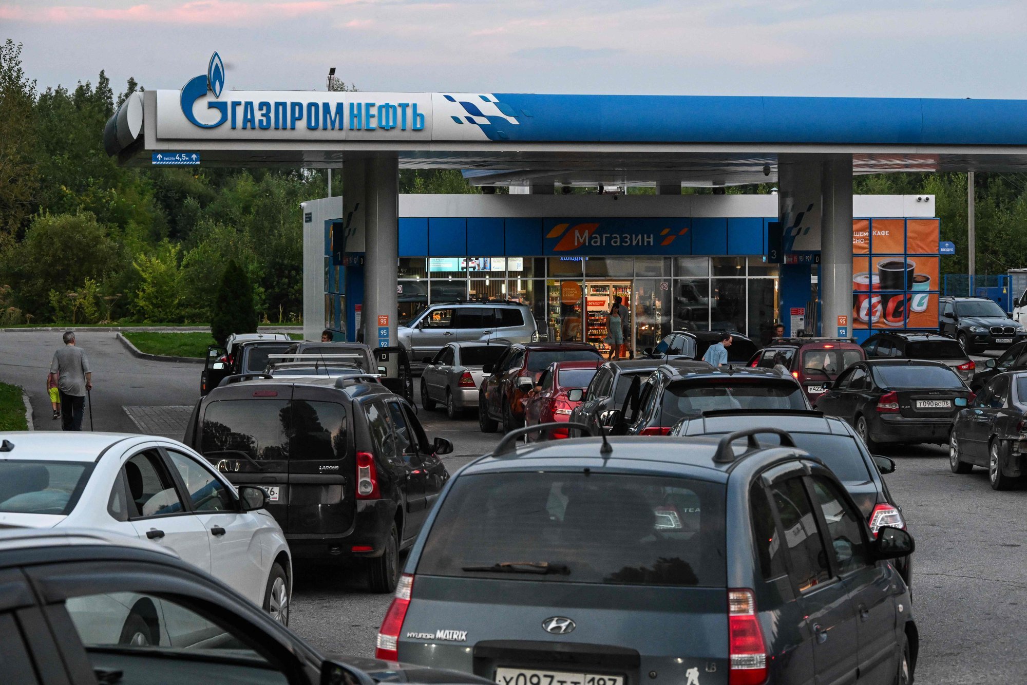 Russia Faces Renewed Fuel Crisis with Long Queues at Gas Stations