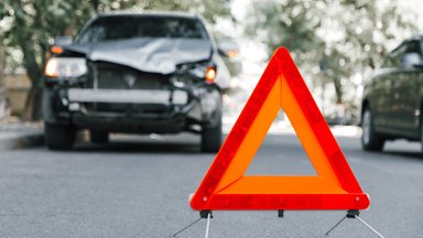 Lietuvių ir daugelio europiečių pamėgtiems automobiliams – didžiulis smūgis dėl saugumo