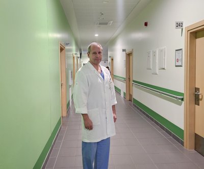 Kauno klinikų Chirurgijos klinikos abdominalinės chirurgijos gydytojas pofesorius Antanas Mickevičius