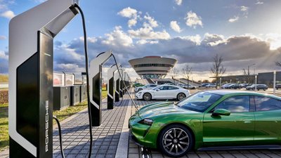 Porsche elektromobilių įkrovos stotelės