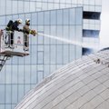 Vilniaus centre pastebėti dūmai – prie prekybos centro CUP degė planetariumo stogas