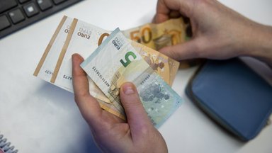 Latvia sets minimum monthly wage at EUR 740 from next year