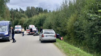 Жуткое ДТП в Кретингском районе – погибли водитель легковушки и ехавший на мотоцикле полицейский