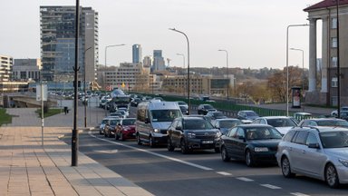Europos Parlamentas sušvelnino reikalavimus dėl taršos naujiems automobiliams