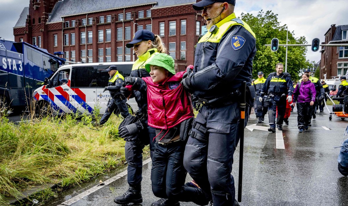 Greta Thunberg sulaikyta per protestą Nyderlanduose