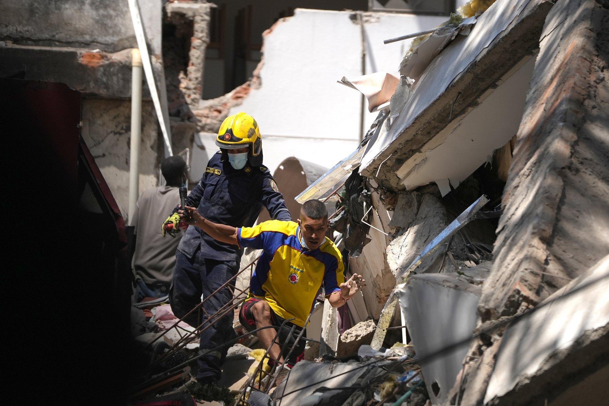 Earthquake in Colombia kills 69, leaves others trapped under rubble