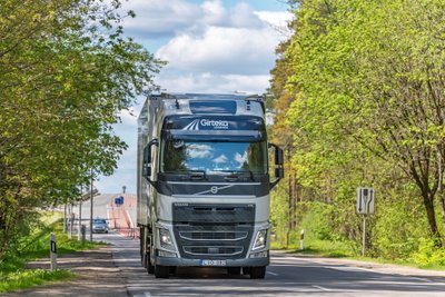 „Girteka Logistics“ perka 2 tūkst. naujų „Volvo“ vilkikų