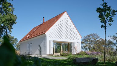 Kaip atrodo architekto namas už 750 tūkst. eurų: dizainą įkvėpė koplyčios idėja, o viduje – altorius