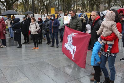 Kaune vyko protesto akcija prieš profilaktinį mokinių testavimą