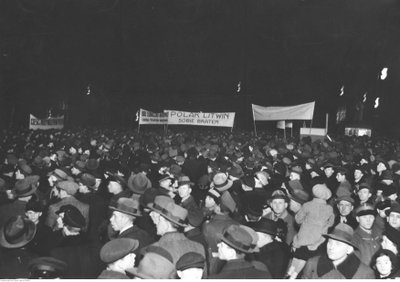 Matomas užrašas ant plakato „Lenkai ir lietuviai – broliai“. 1938 m. kovas