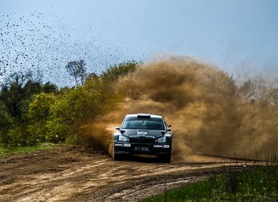 Klasikiniame ralyje „General Financing team Pitlane” komanda lenktyniaus Juoduoju Vaiduokliu pramintu automobiliu