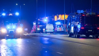 ФОТО, ВИДЕО. В Вильнюсе во двор жилого дома упал и загорелся грузовой самолет DHL – погиб пилот