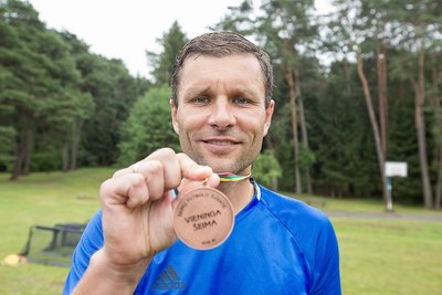 Gediminas Mažeika ne tik su šeima laimėjo trečią vietą,bet ir su žmona laimėjo žongliravimo konkursą