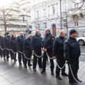 Возле Сейма состоялся митинг сотрудников пенитенциарной системы: требуют повышения зарплат