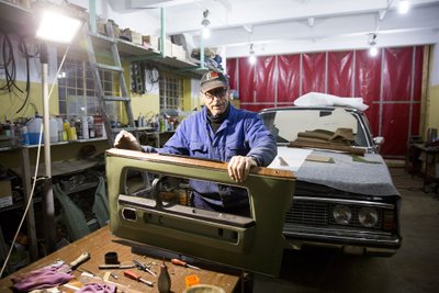 Įspūdinga marijampoliečio Kęstučio Kubiliaus automobilių kolekcija. Vytenio Radžiūno/LRT.lt nuotr.