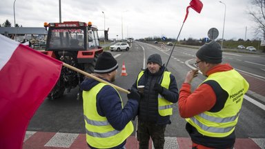 Lenkų ūkininkai blokuoja kelius