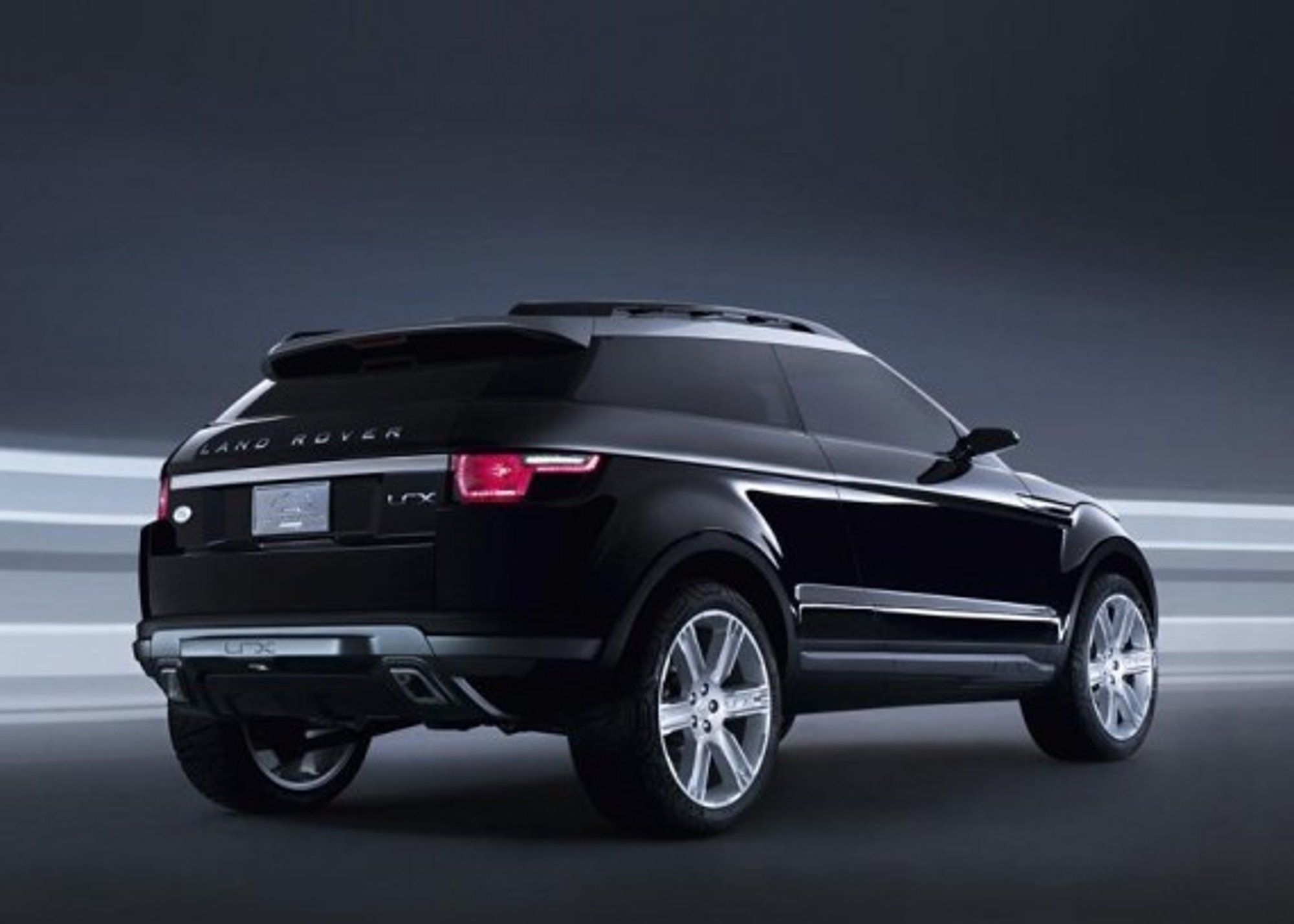 „Land Rover LRX“ bus ir su priekinių varančiųjų ratų sistema - Delfi auto