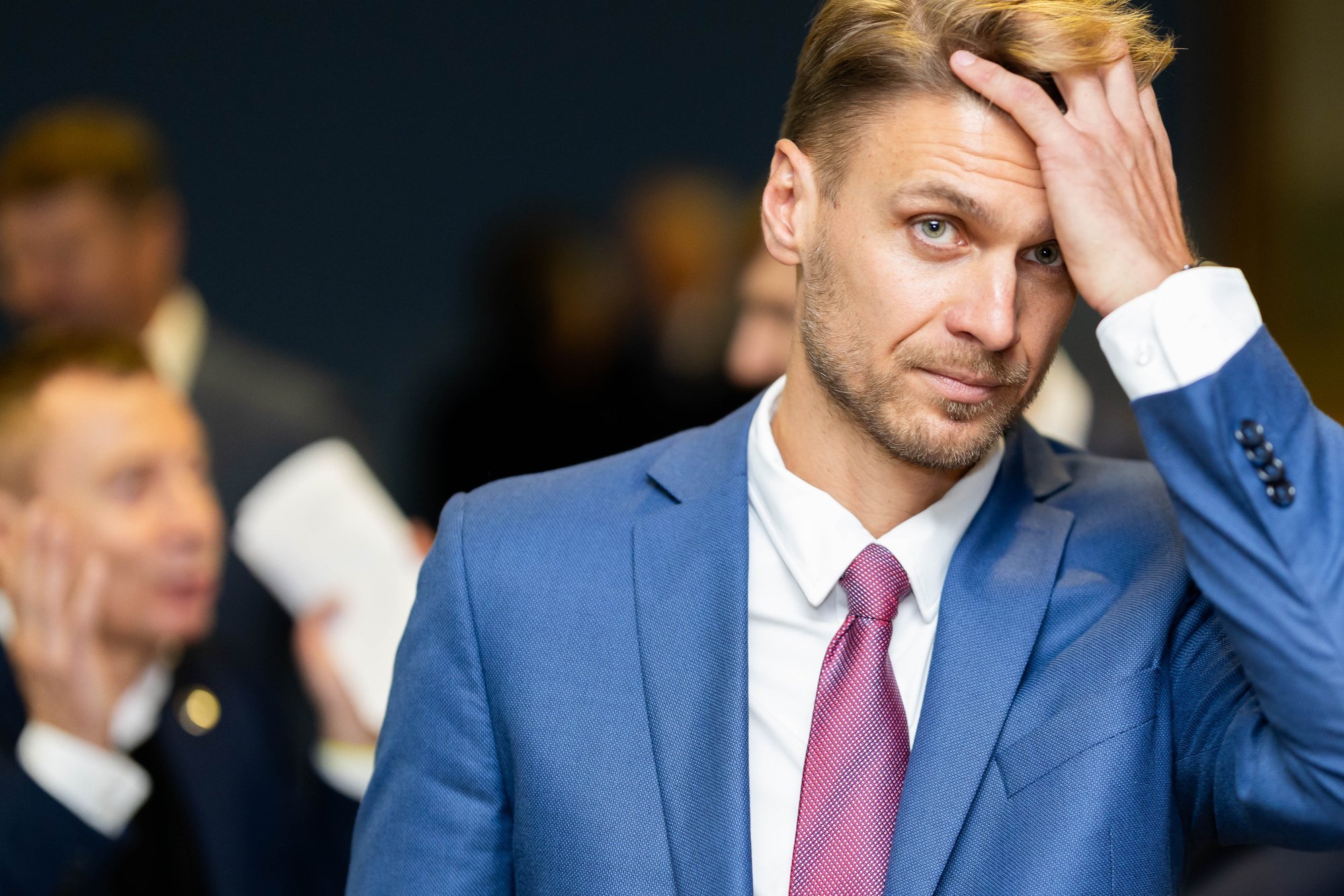 Skandalas LTOK rinkimuose pašalinti opozicijos kandidatai trenkė salės